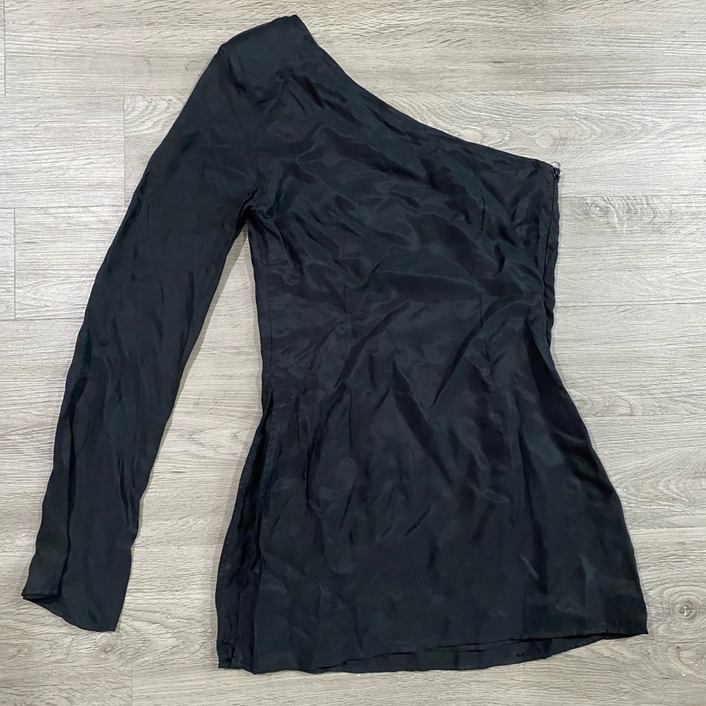 DISSH One-Shoulder Black Long Sleeve Top - Picture 8 of 9
